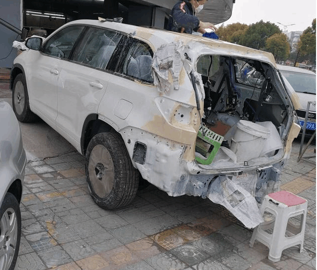 偶遇17款汉兰达运损车, 近期打算买汉兰达的要注意了