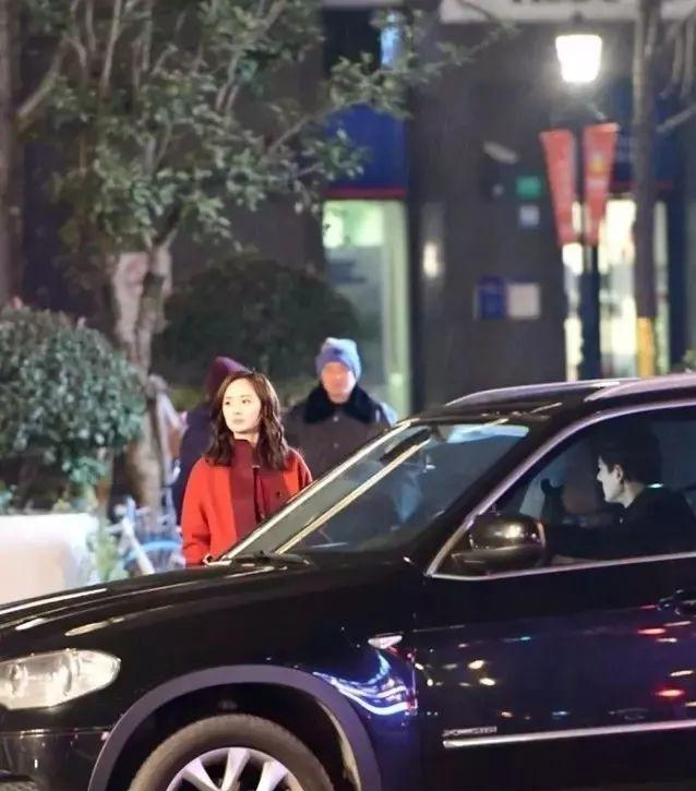 刘恺威豪车无数亲自送杨幂顶配奔驰豪车出场简直太美了