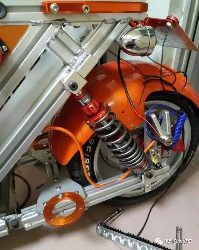 自制高端电动车,外型,配置都挺不错的