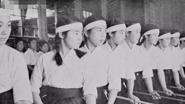 【抗战剧里日本鬼子女军官又漂亮还能打,历史上真有吗?】|陆军|军官|日本_新浪新闻