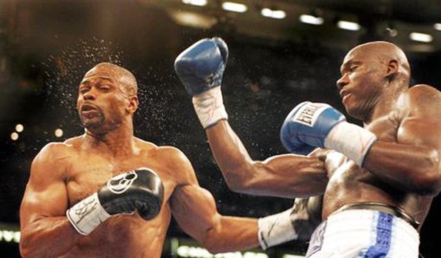 当年拳王小罗伊琼斯状态迅速下滑,是被鲁伊兹打坏了脑袋?