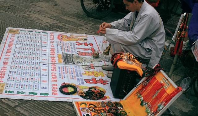 滦县集市上有这么一伙人专门行骗,大家一定相互转告多加小心!