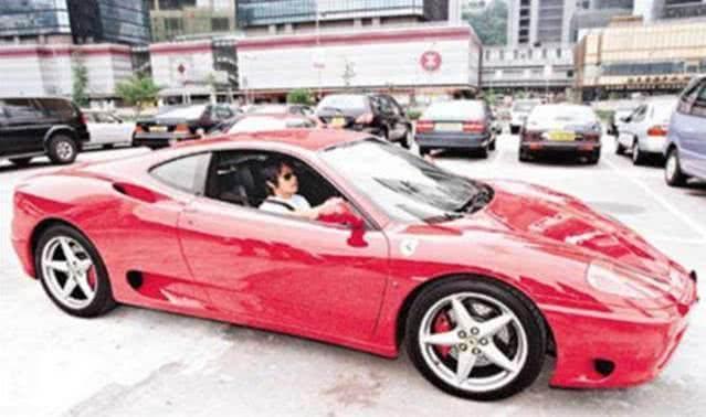 周星驰18年前就买300万法拉利, 名下豪车众多