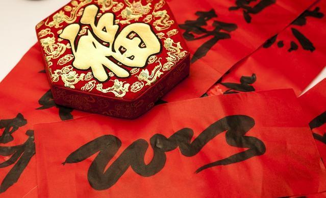 春联俗称门对、春贴、对联, 你知道贴春联起源于“符咒”的传说?