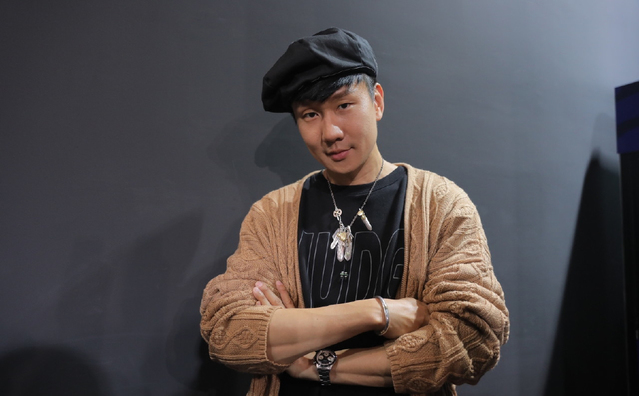 他如果不努力唱歌,就会被逼继承亿万家产,行走的cd如是说!