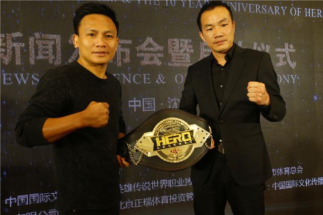 旋风康恩与世界泰拳王勒德斯拉争金腰带,英雄