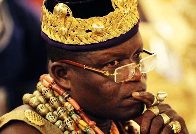 直击非洲富豪另类炫富方式,简单粗暴,全身戴满黄金