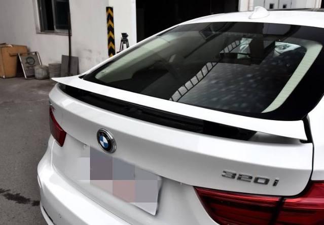 这款宝马让车主很伤心, 屁股上两个字母值10万