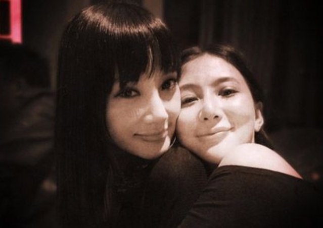 假脸姐妹团熊乃瑾点赞贾乃亮微博,再次打脸李