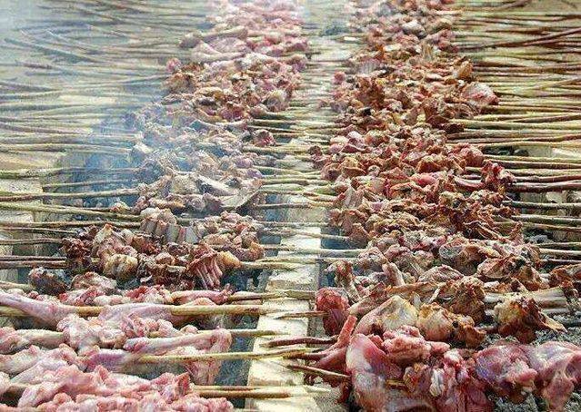 五张图告诉你真正的新疆人是这样吃羊肉串的|新疆|羊肉串|烤羊肉串