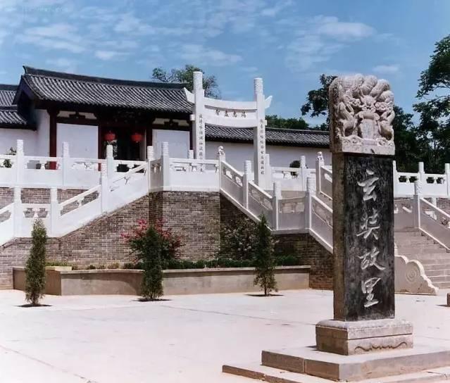 缑氏(缑读gou沟,不读hou候)乡镇名,属洛阳市辖的县级市偃师市.