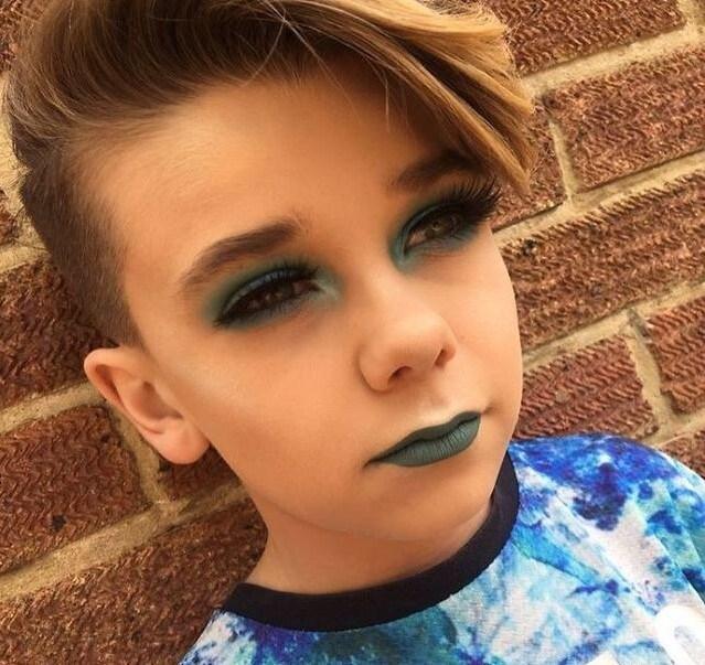 小正太网络走红, 竟然是因为画得一手好烟熏妆