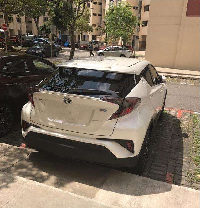 新车的"回旋镖"式尾灯,倾斜的后窗和尺寸以及后扰流板等处都表明这是