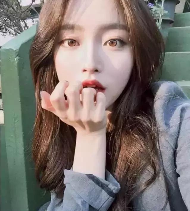 听说这是女生最喜欢的自拍pose你中了几个