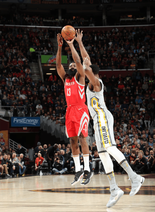 詹姆士是否考虑加盟火箭? 美媒已给出正确答案!