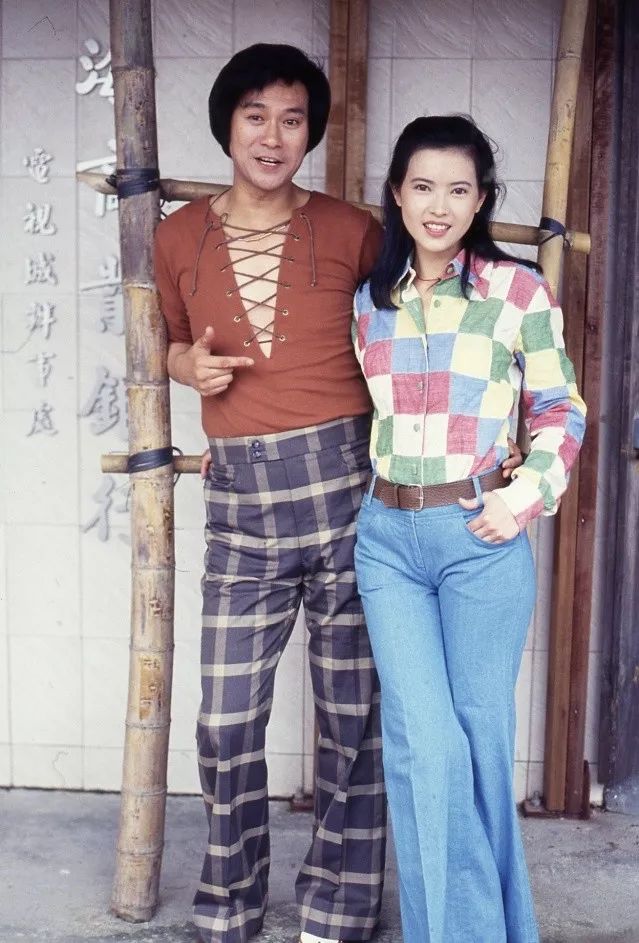 和蓝洁瑛演夫妻 电视剧代表作是《大时代》,和郑少秋,刘青云,刘松仁