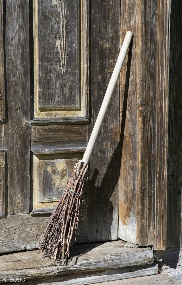 犯了"铁扫帚"的人会一生破落 这些地方不能放扫帚