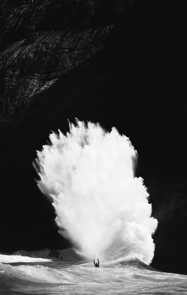 汹涌澎湃的海浪大海的咆哮