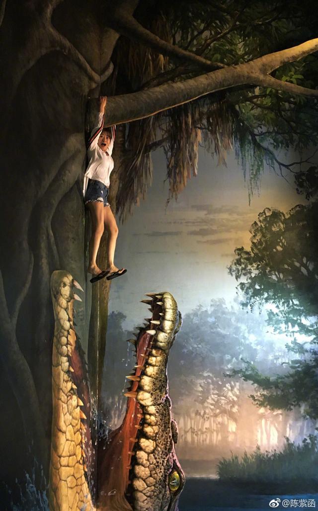 这张科幻的悬崖峭壁更加有创意呢,有一种一失足就会掉进万丈深渊的