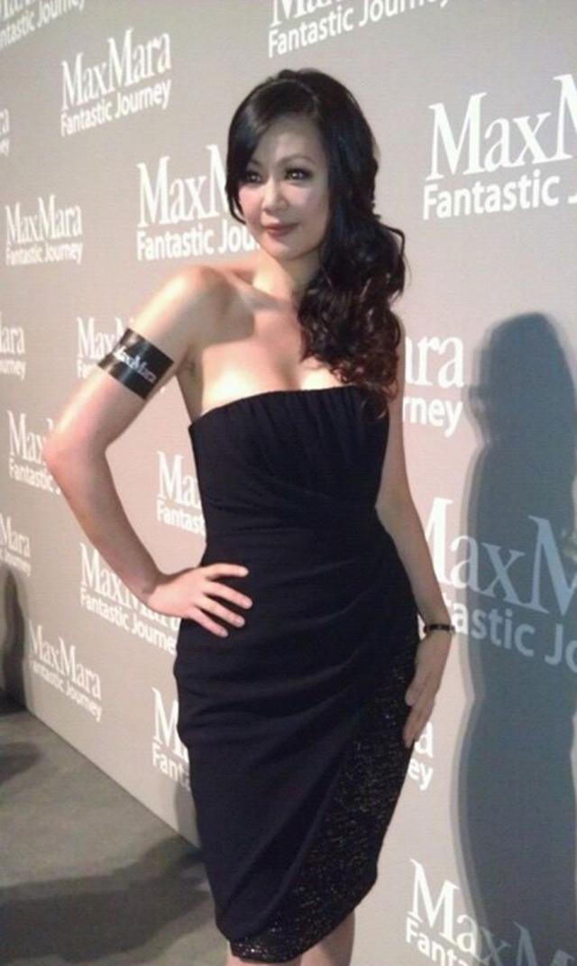 一首《别问我是谁》成就了王馨平,也将她的形象彻底的定格在了玉女的