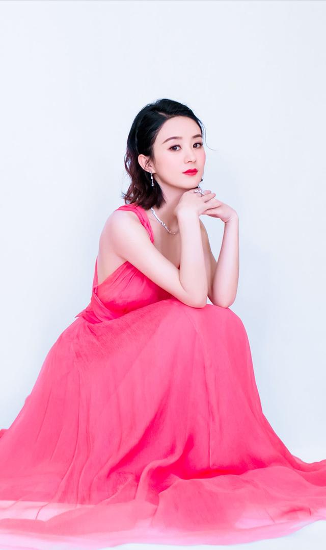 被说显老气之后赵丽颖穿粉红色裙子,这才是符合她气质的正确穿法