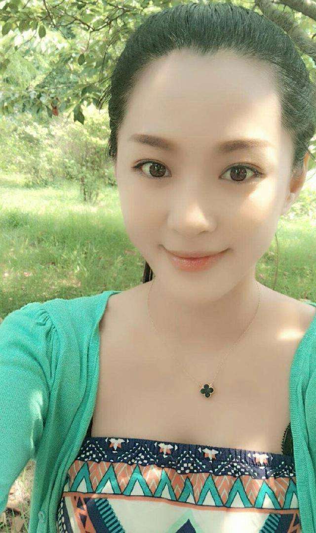 两个男人和一个女人去千里之外自驾游10天, 你觉得正常吗