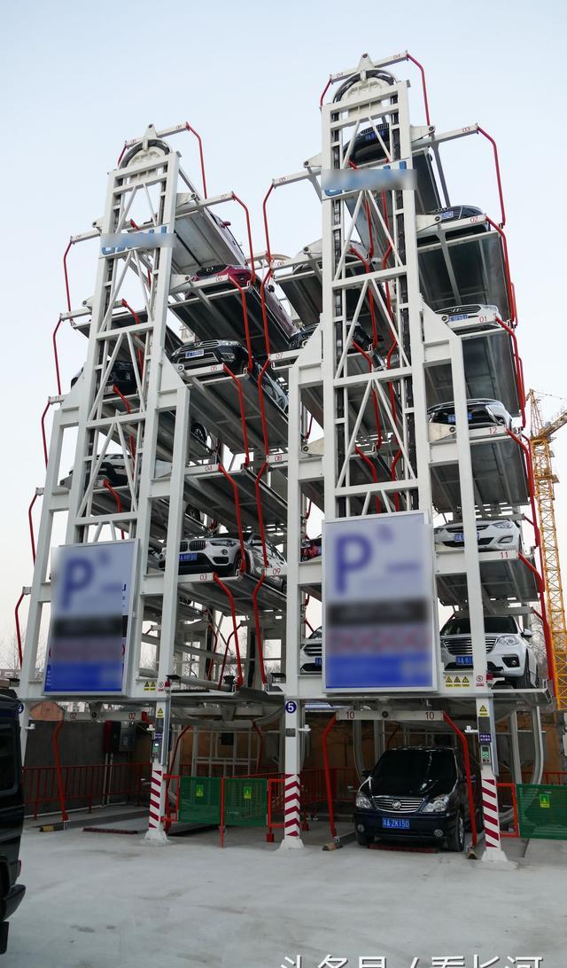 更为实用的立体车库亮相街头