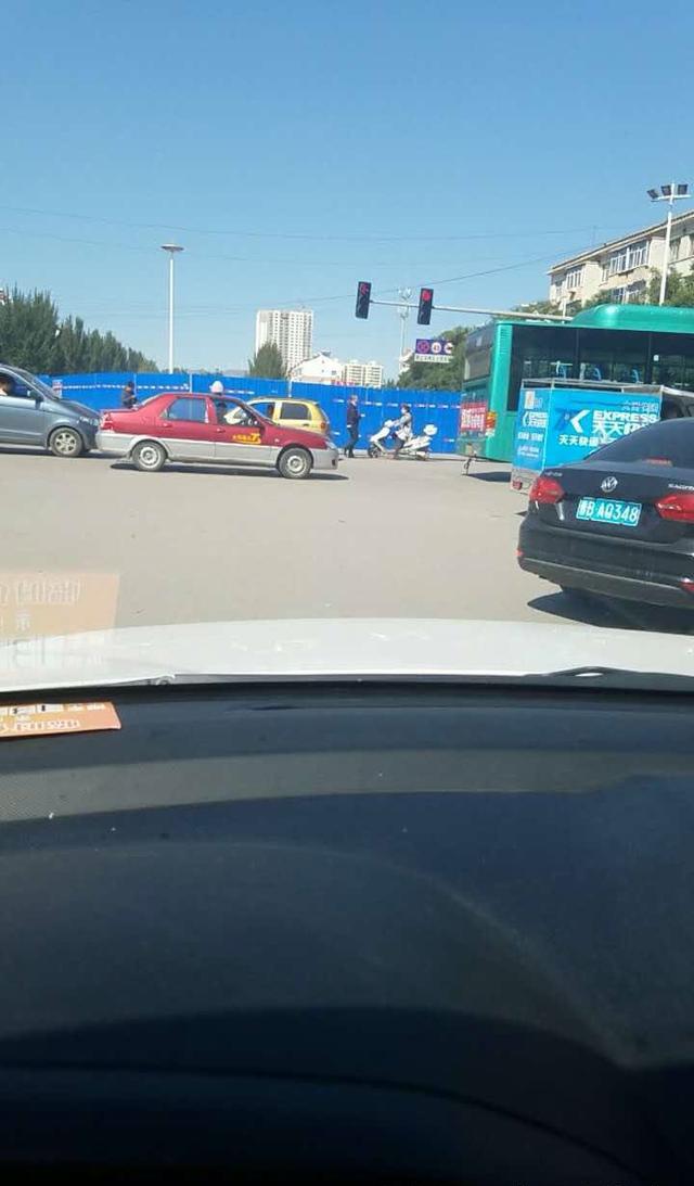 今日大同市大庆路428路口部分封路