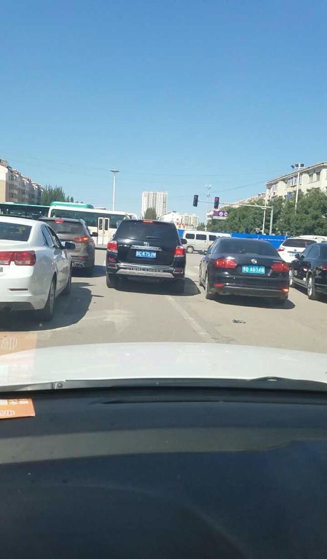 今日大同市大庆路428路口部分封路