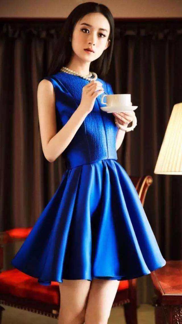5大女星同穿蓝色裙子,郑爽清新,赵丽颖唐嫣好美腻,但都不敌她|赵丽颖|