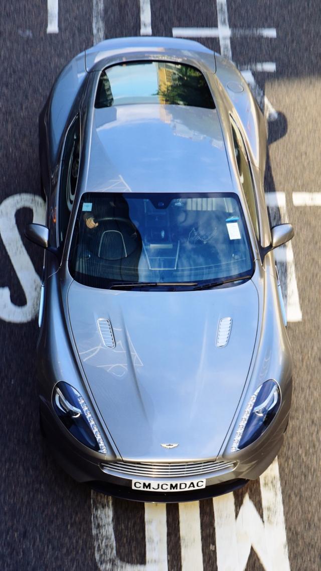 香港桥上俯拍豪车,一会的功夫凑齐9张-新浪汽车