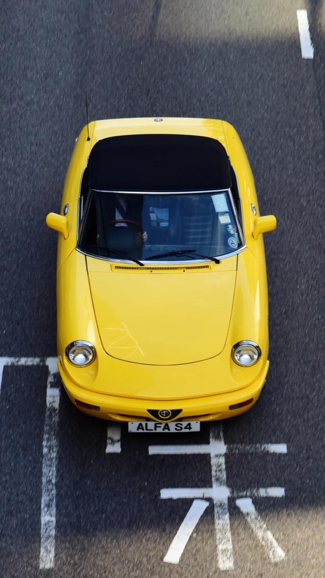 香港桥上俯拍豪车,一会的功夫凑齐9张-新浪汽车