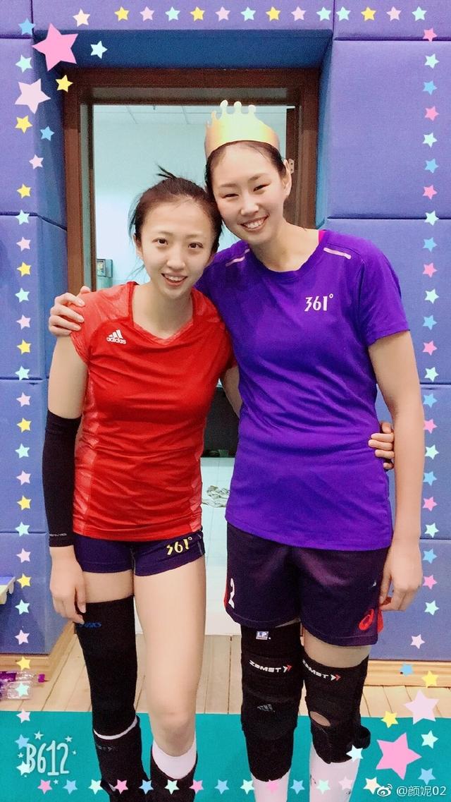 辽宁女排全员集结为颜妮庆生独缺她一人