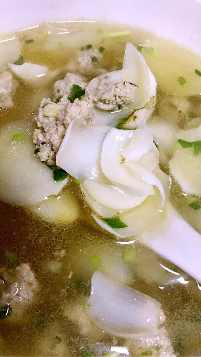清淡滋养鲜百合肉丸汤,这样才好吃