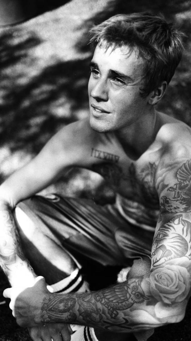 贾斯汀比伯秀新纹身网友省了买衣服的钱了