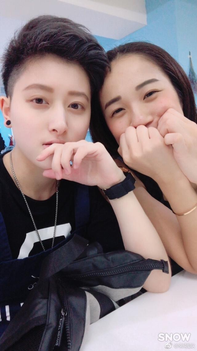 甜心》女主,现长成这样,帅气炫酷像极男孩|尴尬|郑靓歆|演技_新浪新闻