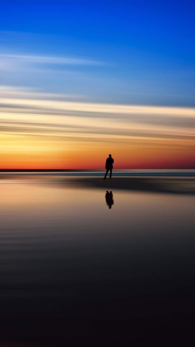 孤独行走致人生路上迷失自我的