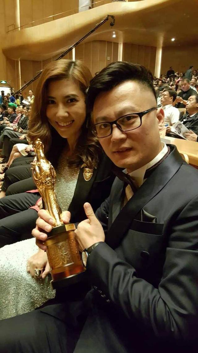 37岁边潇潇与老公恩爱照曝光,曾是插刀门女主角,今低调嫁导演