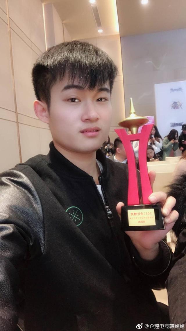 王者荣耀: 主播韩跑跑诸葛亮大杀四方, 现在法师一哥还是嬴政么?