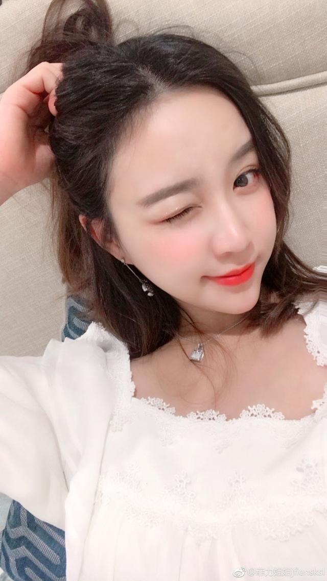 王思聪前女友雪梨产子,现老公是超级富二代,她吸金却只靠自己