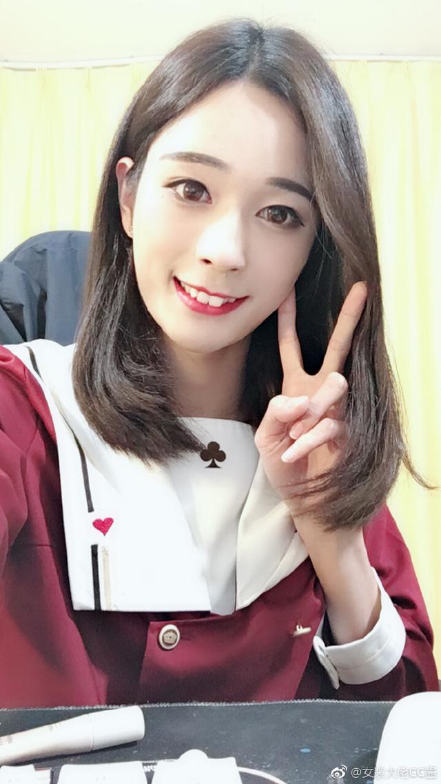 女装大佬也是女神 cc酱又被套路路边求生子了