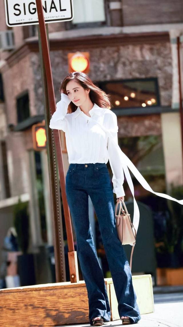 杨幂谈判官一波职业范的帅气照成职场穿搭造型教科书