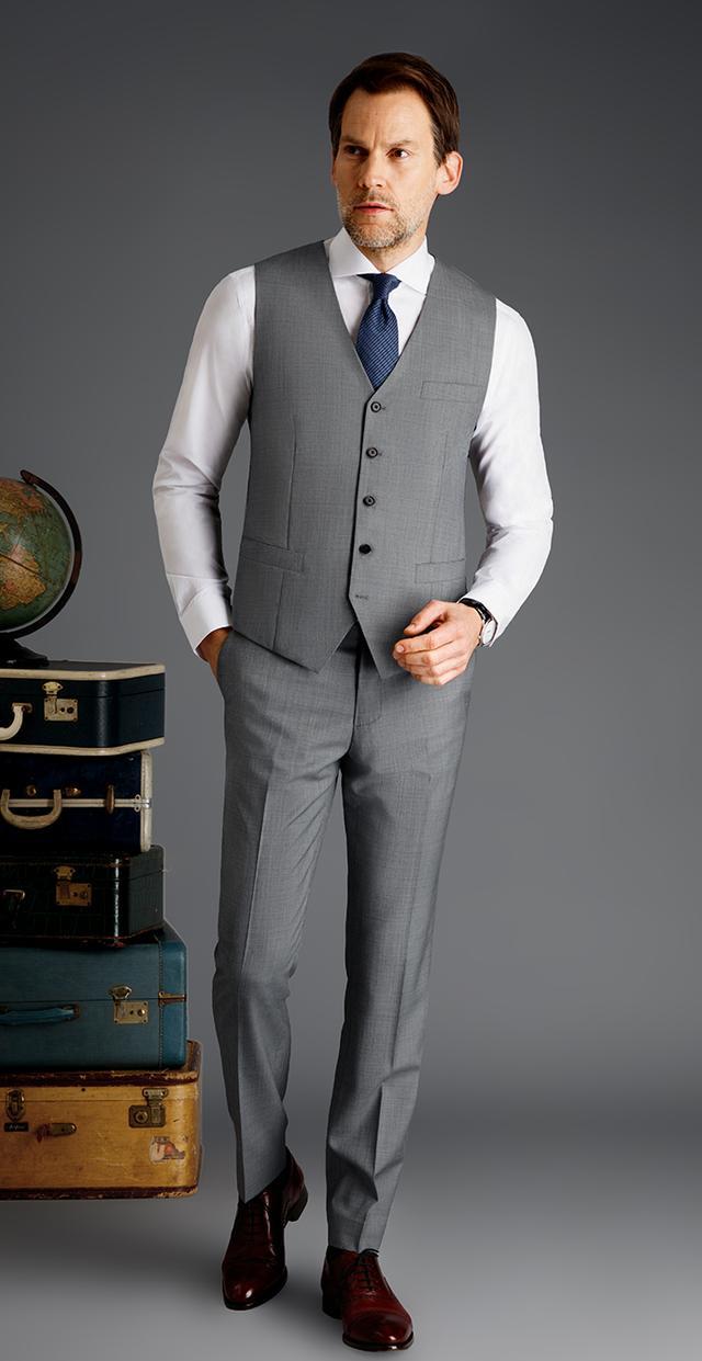 高级灰色西服定制中的战斗机