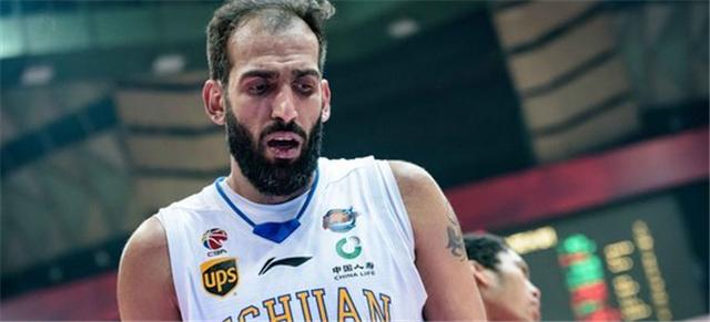 哈达迪因球场恶劣动作被四川队罚款10万元!