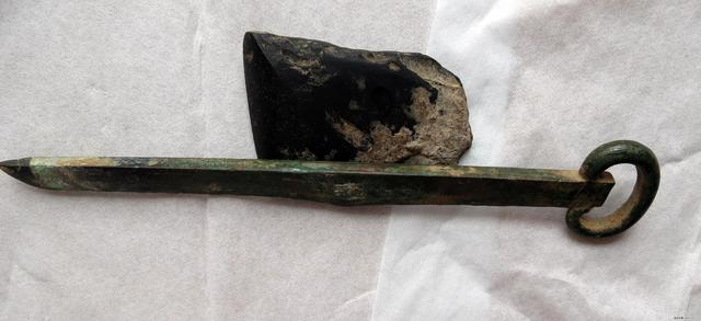 青龙偃月刀居然不存在这把74年出土的才是真正的冷兵器