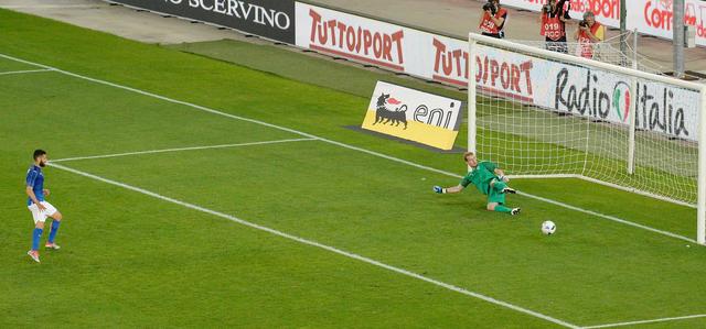 足球比赛中跑动最少的守门员为什么经常需要喝