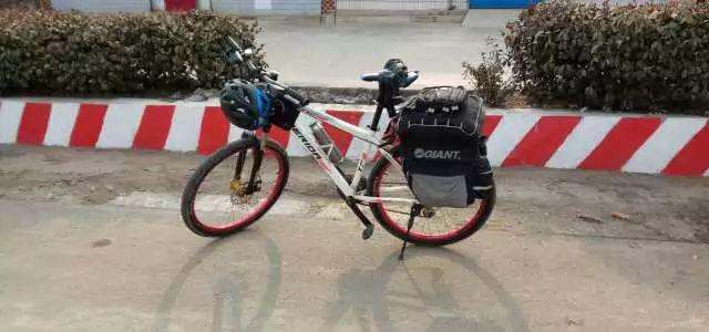 千姿百态"春运"路,还有一种回家方式叫"春骑"