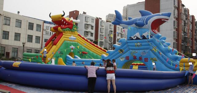 盘点移动水上乐园中的大型充气水上乐园城堡组合