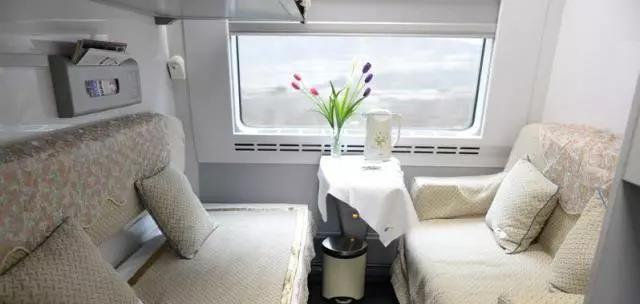 4人一个包间,每个铺位都有独立电视,没有独立卫生间.   高级软卧