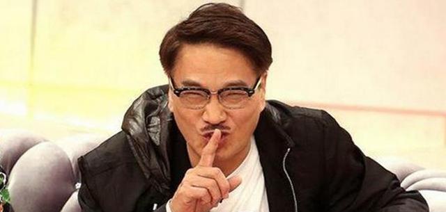 遗憾的是九叔去世了,文才也去世了,秋生落魄成了十八线演员,偶尔能在